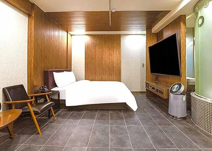 Hotel Sinchon Boutique Hip 2*