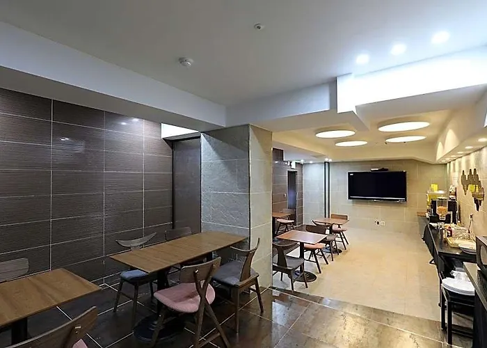 Hotel Sinchon Boutique Hip 2*